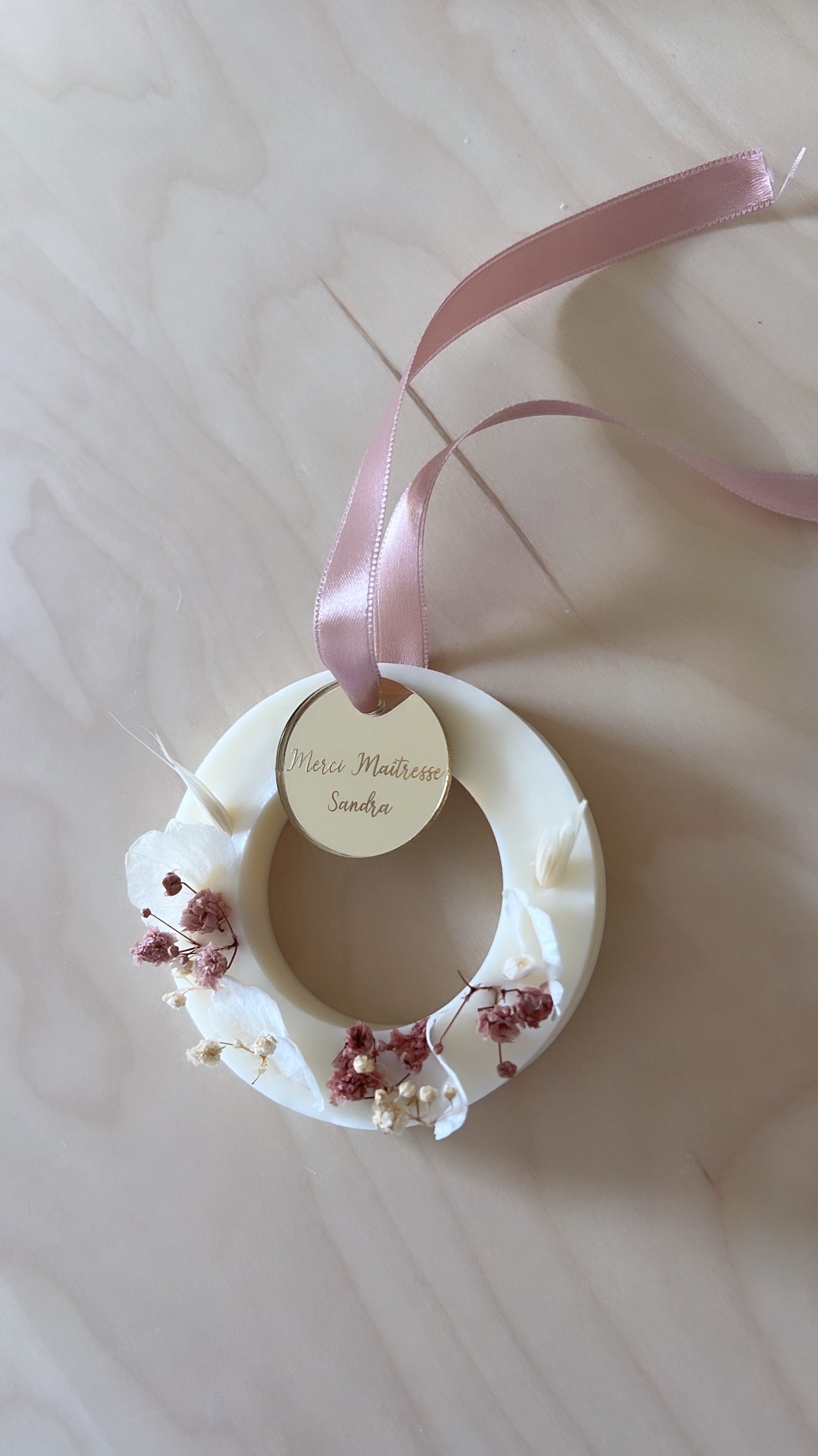 Corona floral perfumada personalizada